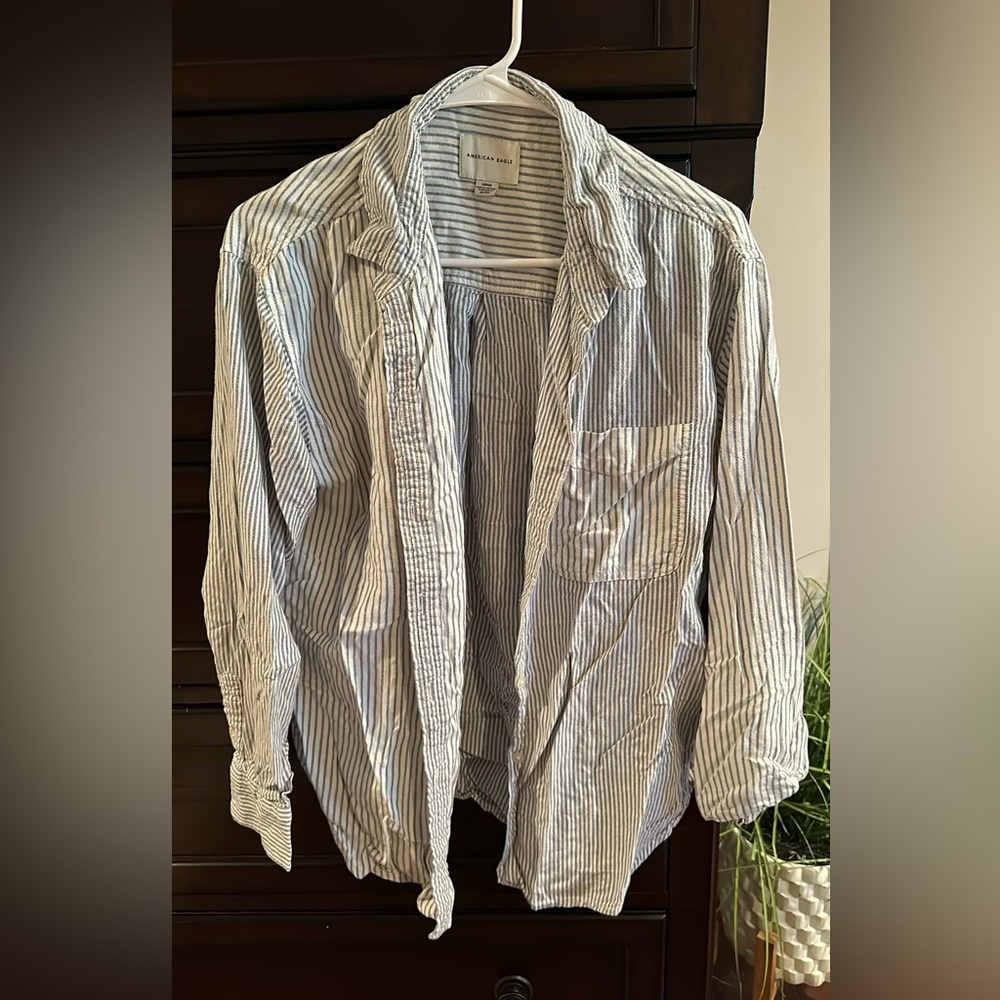 American Eagle button up shirt
